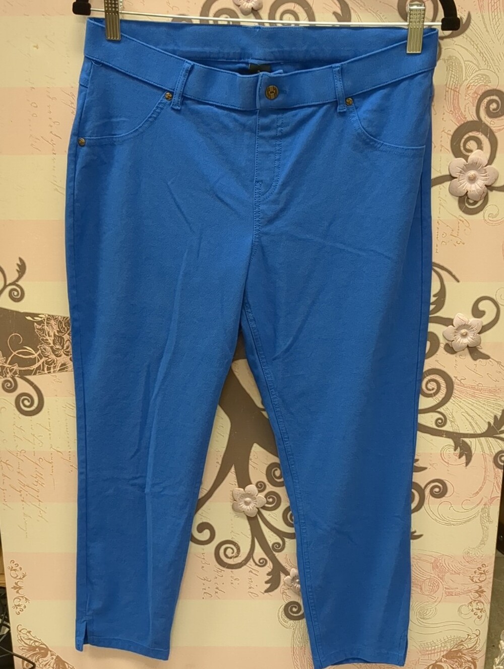 HUE Bright Blue Cropped Skinny Pants